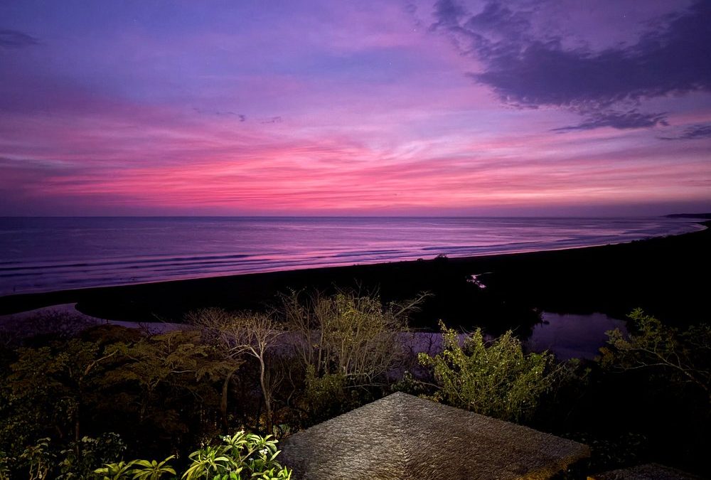 Nosara Beach, located on Costa Rica’s stunning Nicoya Peninsula, has become one of the most attractive destinations for digital nomads seeking the perfect balance between work, leisure, and lifestyle. With its consistent waves, lush surroundings, health-conscious community, and reliable digital infrastructure, Nosara is more than just a surf town—it’s a hub for remote workers from around the world.
