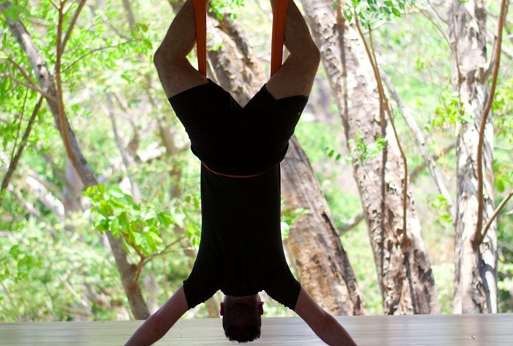 When it comes to wellness travel, few destinations rival the serene beauty and spiritual energy of Nosara Beach, Costa Rica. This coastal paradise has earned global recognition as a hub for yoga enthusiasts, holistic healing, and mindful living. Whether you’re seeking a week-long retreat to reset your mind, or a transformative journey into yoga and meditation, Nosara’s yoga retreats promise an unforgettable blend of tropical beauty, expert instruction, and soulful connection.
